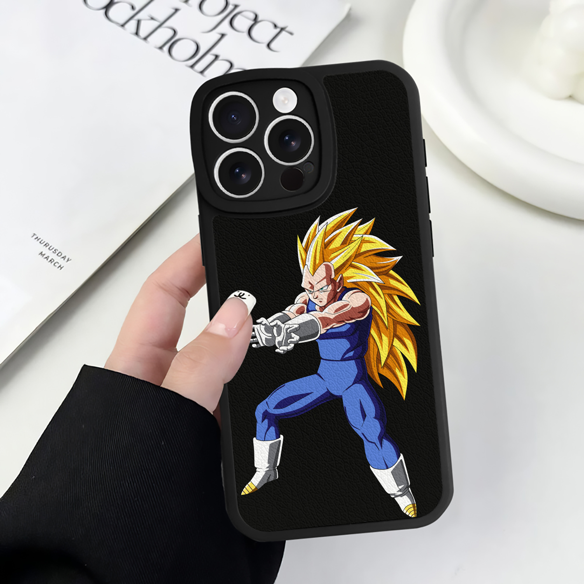 （画像用） ドラゴンボール ベジータ四世（Bejīta Yonsei）DRAGON BALL Vegeta IV 【iPhone 16シリーズ対応】シリコンスマホケース（レザー調） 材質：シリコン